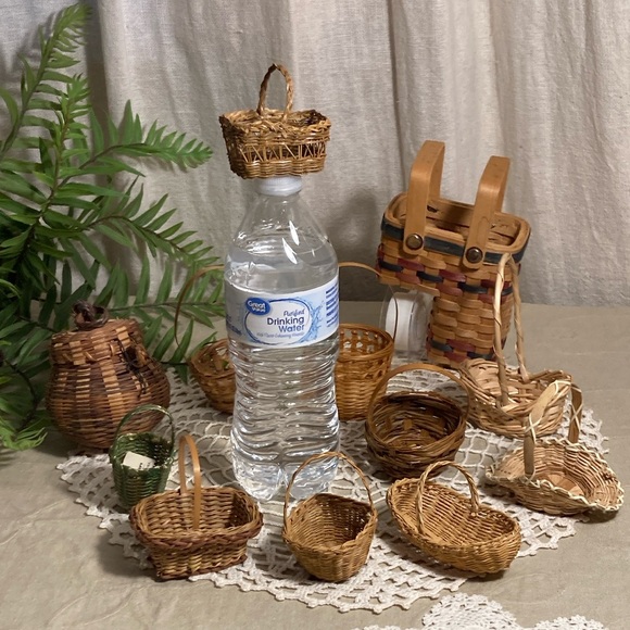 12 Miniature Small Woven Baskets - Picture 8 of 16
